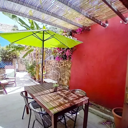 Old Town House With Garden, Fully Equipped & Peaceful *