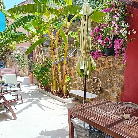 Old Town House With Garden, Fully Equipped & Peaceful Holiday home Rhodes City