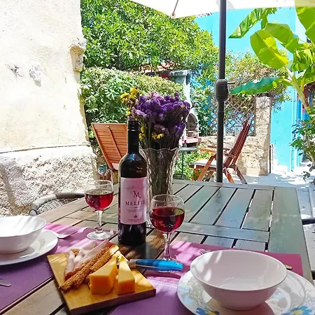 Old Town House With Garden, Fully Equipped & Peaceful Holiday home *