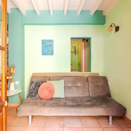 Old Town House With Garden, Fully Equipped & Peaceful Holiday home *