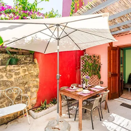 Old Town House With Garden, Fully Equipped & Peaceful Σπίτι διακοπών Rhodes City