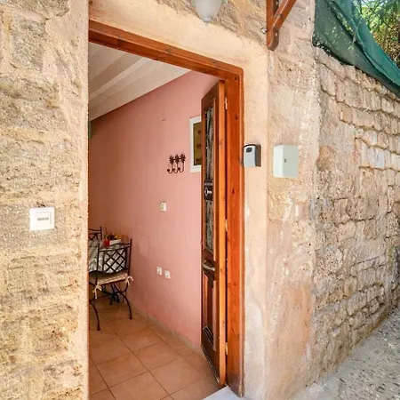 Old Town House With Garden, Fully Equipped & Peaceful * Rhodes City