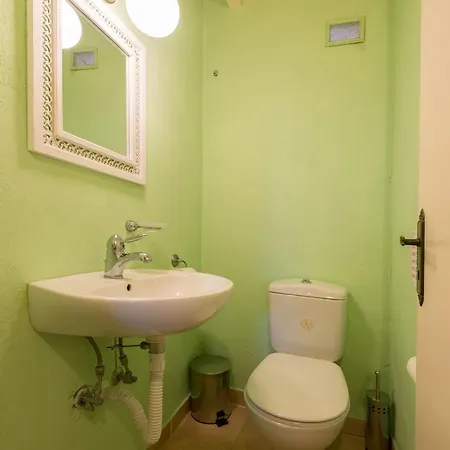 Old Town House With Garden, Fully Equipped & Peaceful