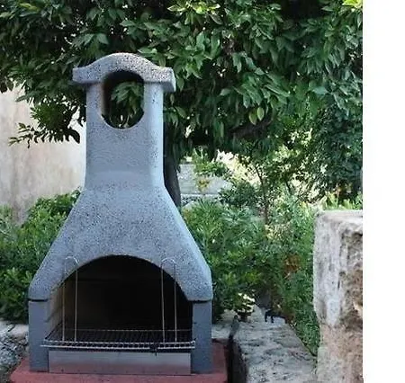 Old Town House With Garden, Fully Equipped & Peaceful