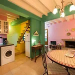 Old Town House With Garden, Fully Equipped & Peaceful Dom wakacyjny