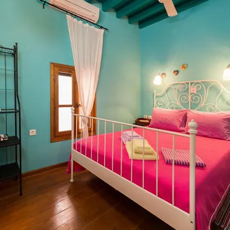 Old Town House With Garden, Fully Equipped & Peaceful Semesterbostad *