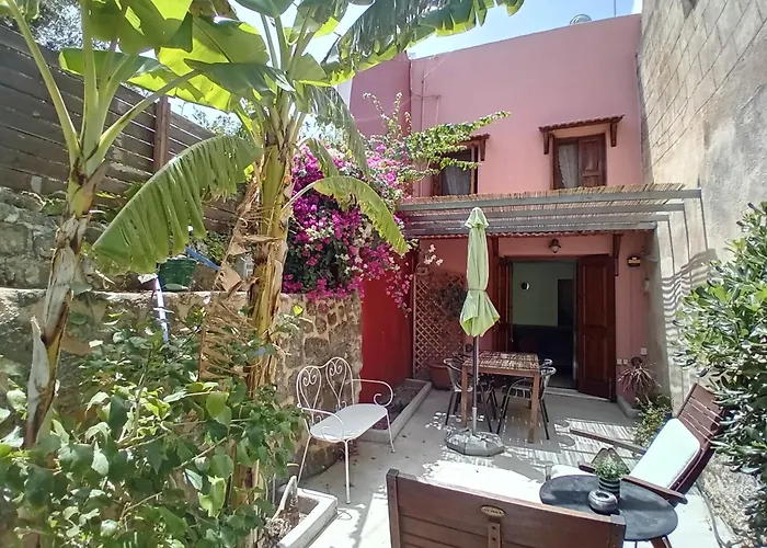 Old Town House With Garden, Fully Equipped & Peaceful Holiday home