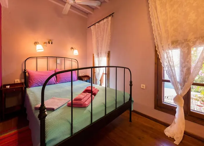 Old Town House With Garden, Fully Equipped & Peaceful Holiday home *